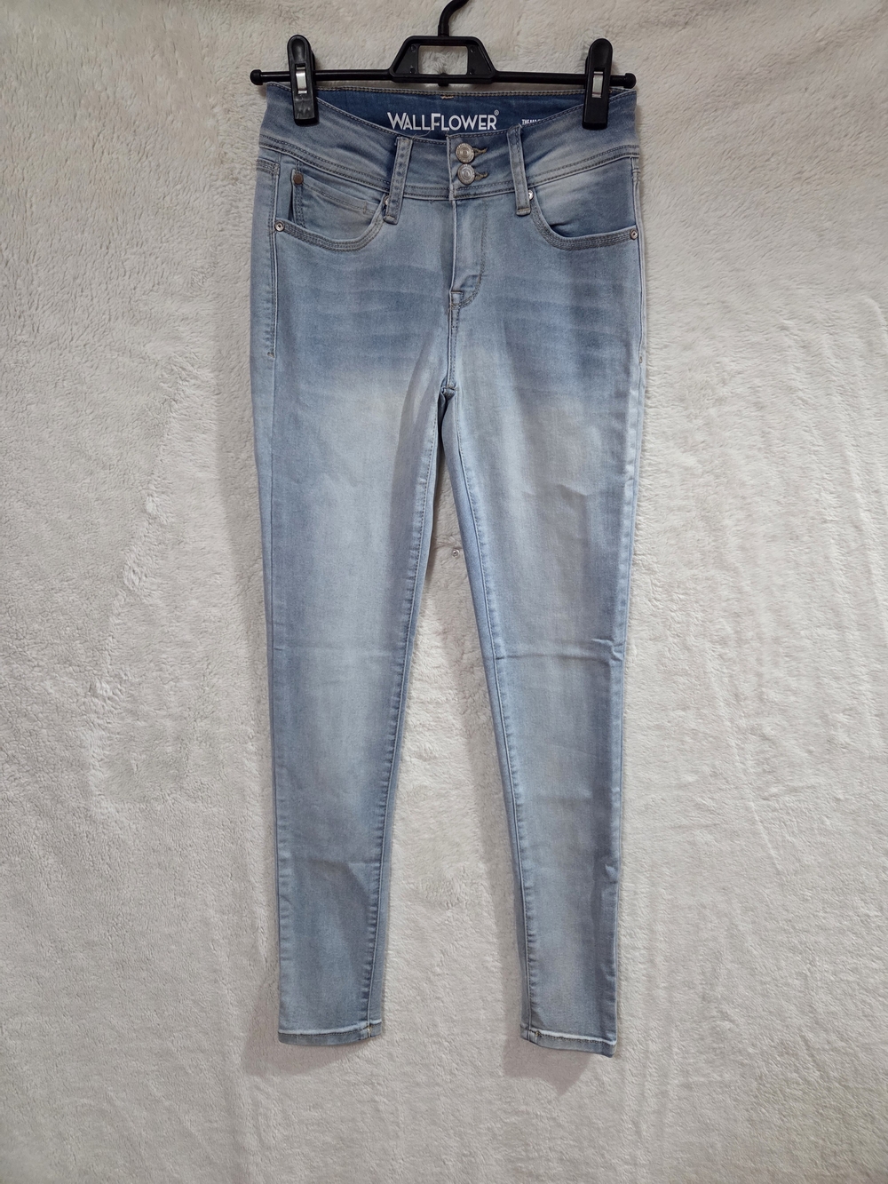 Wallflower Women's Light Wash UltraFit Skinny Jeans - New